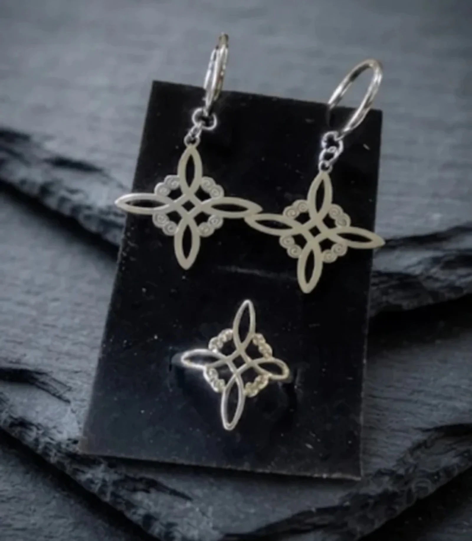 Conjunto de acero nudo de bruja